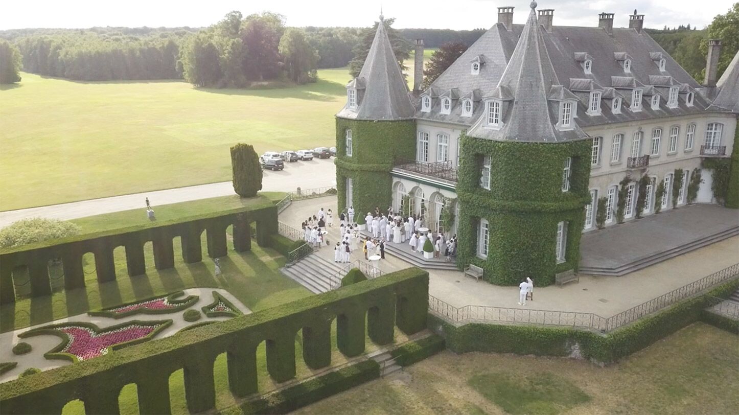 chateau-de-la-hulpe-bruxelles-video-drone-mariage-belgique-videaste Photo aérienne en drone du chateau de la hulpe à Bruxelles Belgique